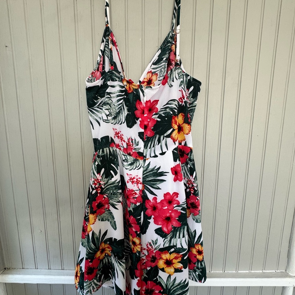 Guess Hot Tropics Lovela Romper -NWT - Picture 4 of 6